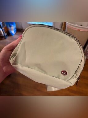 Halara Belt bag- light mint